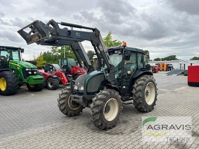 Valtra A 83 H الجرارات