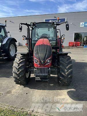 Valtra A105MH4 الجرارات
