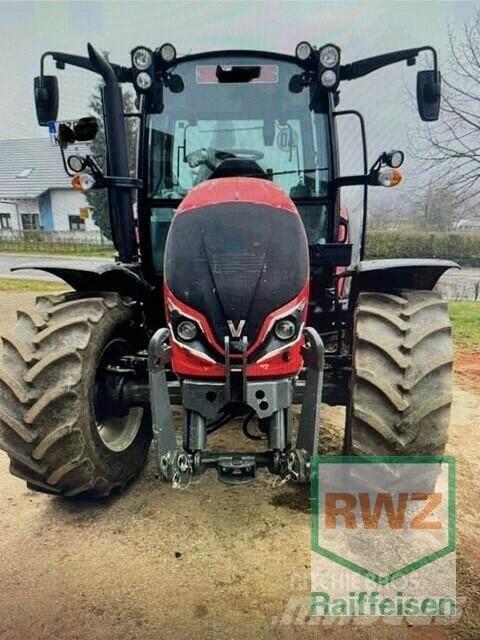 Valtra A85 الجرارات