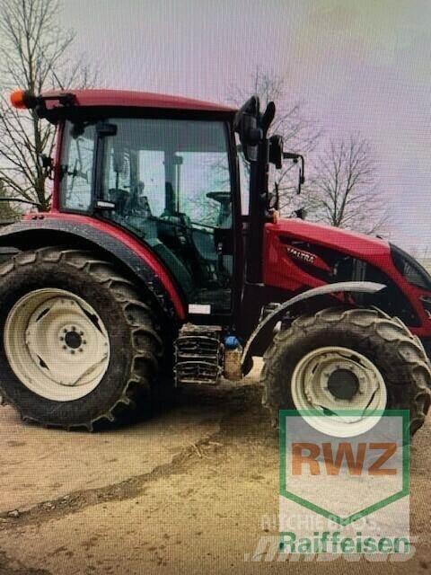 Valtra A85 الجرارات