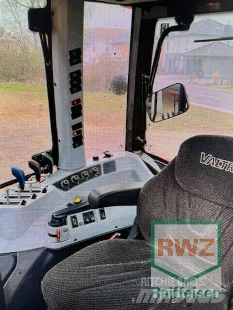 Valtra A85 الجرارات