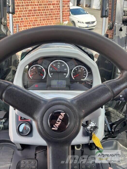 Valtra N 134 H5 الجرارات