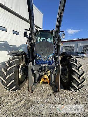 Valtra N134A الجرارات