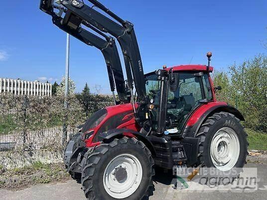 Valtra N135A الجرارات