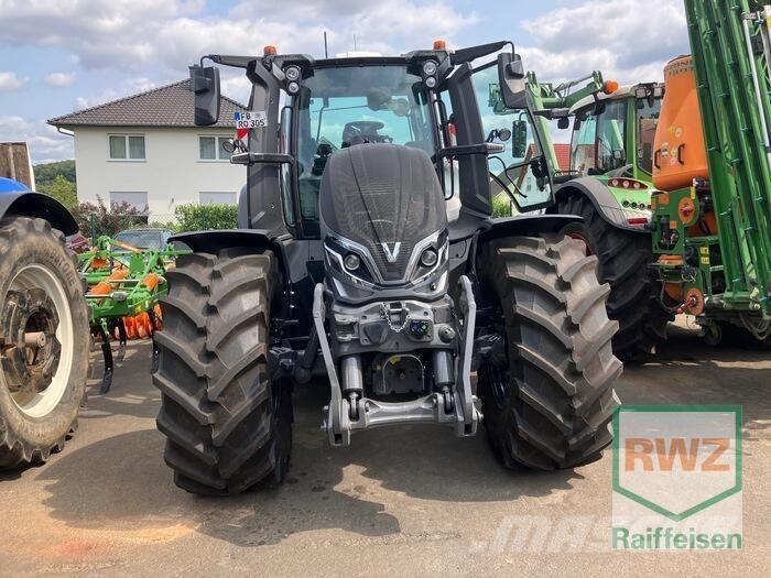 Valtra Q305 الجرارات