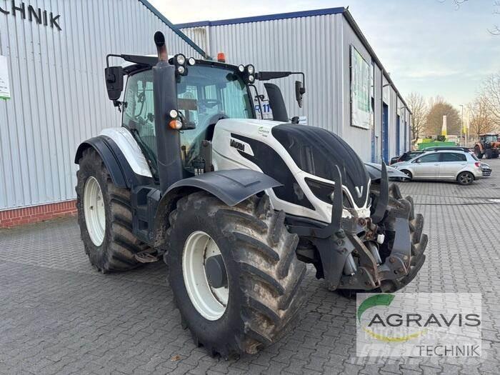 Valtra T 214 D الجرارات