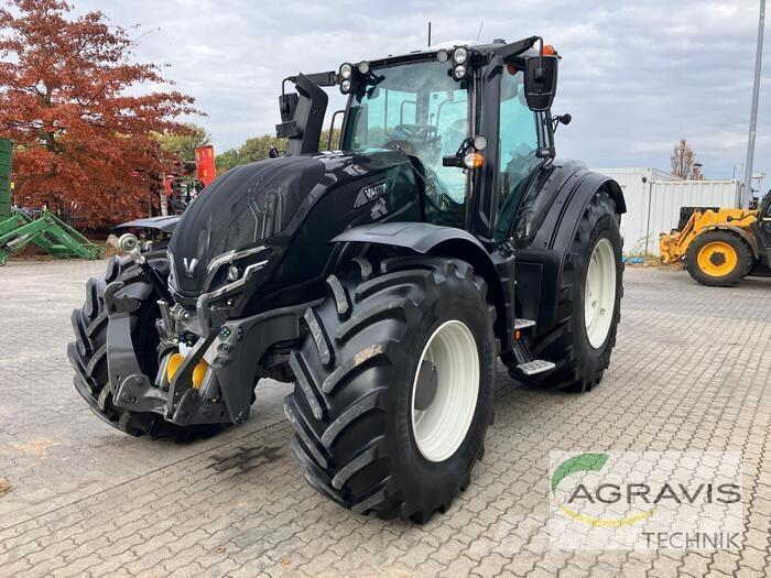 Valtra T 235 D الجرارات