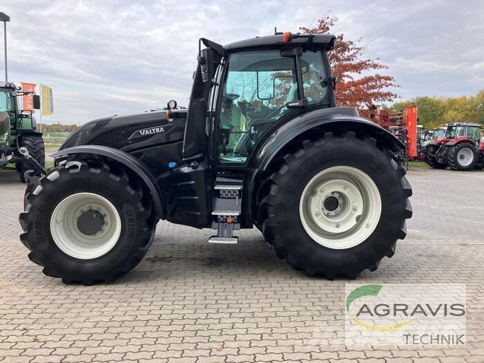 Valtra T 235 D الجرارات