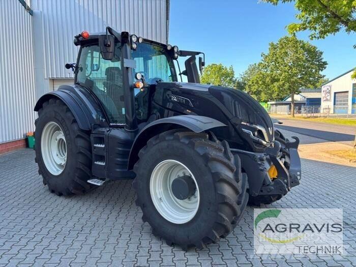 Valtra T 235 D الجرارات