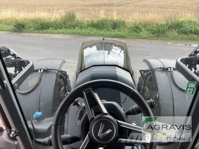 Valtra T 235 D الجرارات