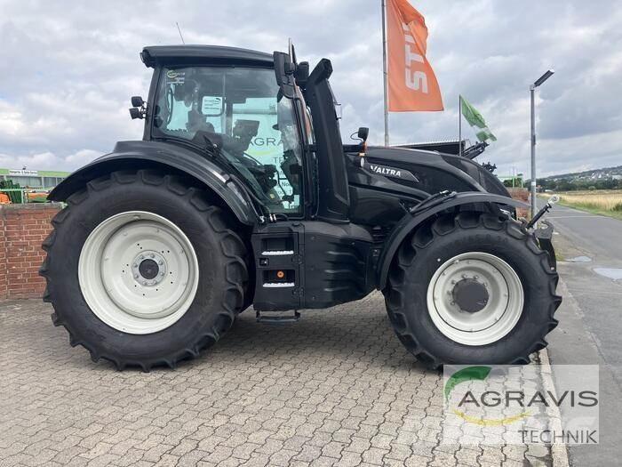 Valtra T 235 D الجرارات