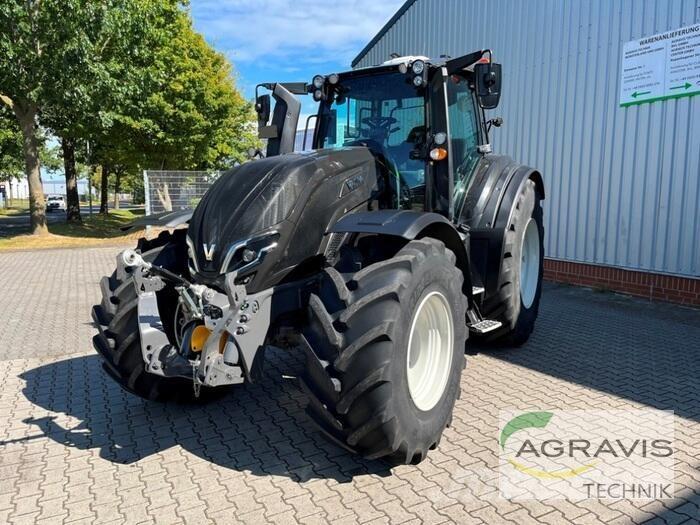 Valtra T 235 D الجرارات