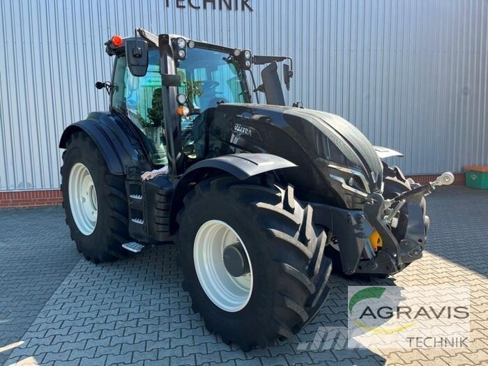 Valtra T 235 D الجرارات