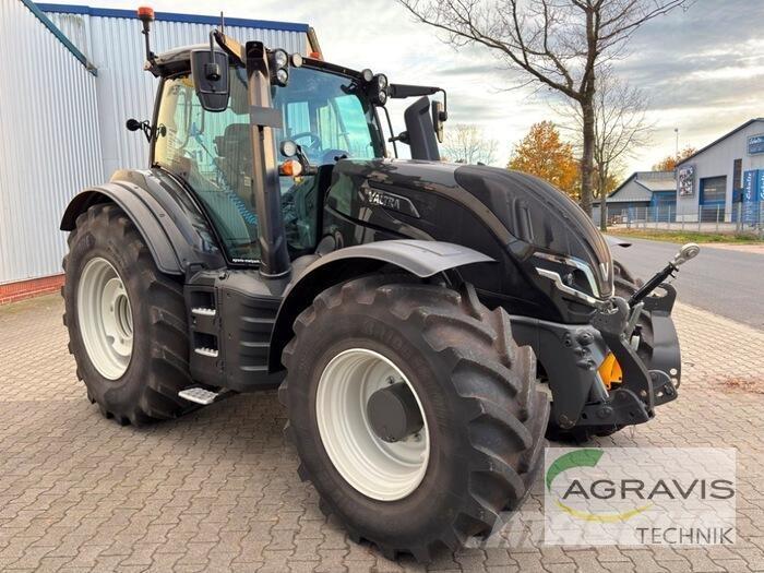 Valtra T 235 D الجرارات