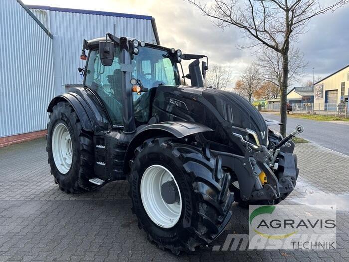Valtra T 235 D الجرارات