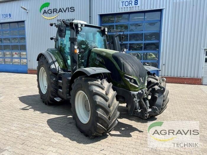 Valtra T 235 D 2A1 الجرارات
