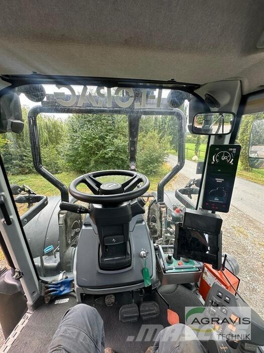 Valtra T 235 D 2A1 الجرارات