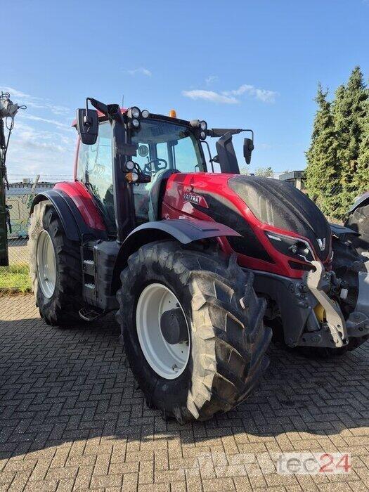 Valtra T 254 A الجرارات