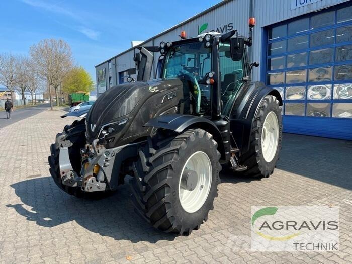 Valtra T 254 V الجرارات