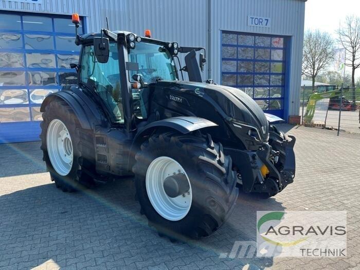 Valtra T 254 V الجرارات