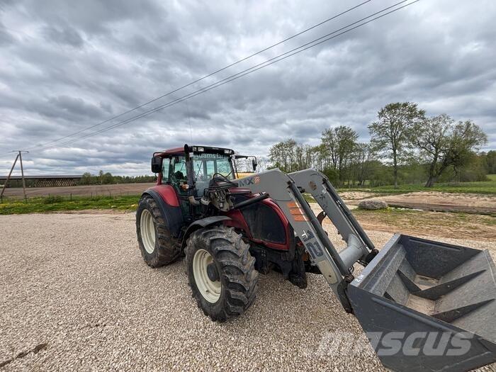 Valtra T130 الجرارات