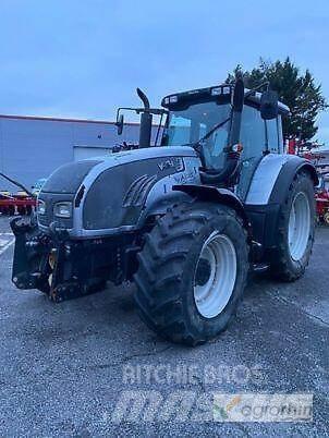 Valtra T172 HITECH الجرارات