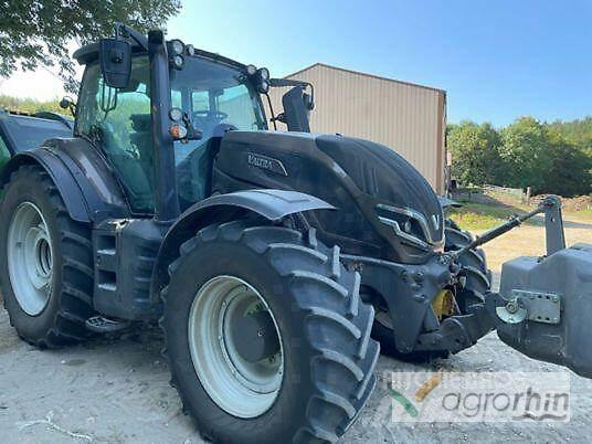 Valtra T235V الجرارات