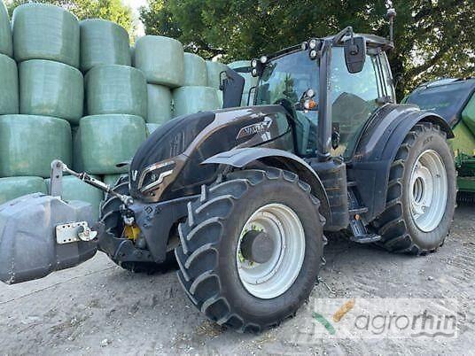 Valtra T235V الجرارات