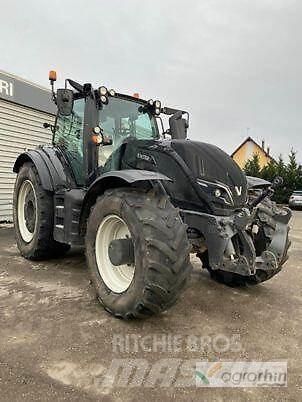 Valtra T254V الجرارات