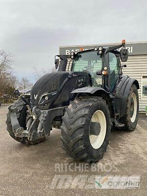 Valtra T254V الجرارات