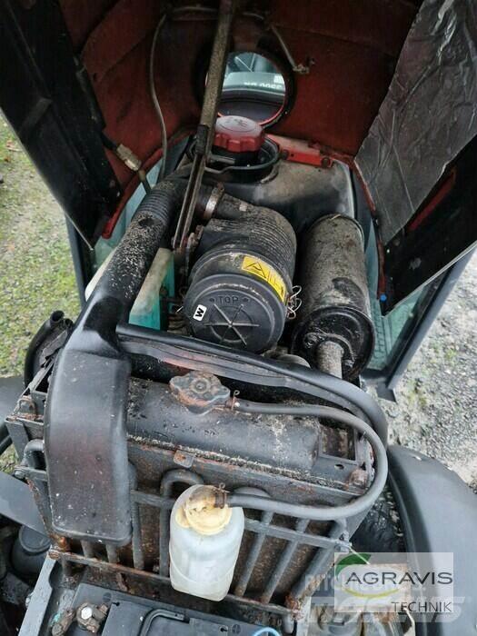 Yanmar EF 235 H الجرارات