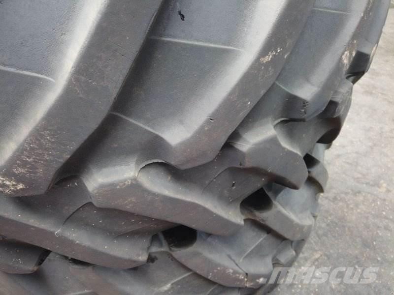 BKT 540 / 65 R30 الإطارات والعجلات والحافات