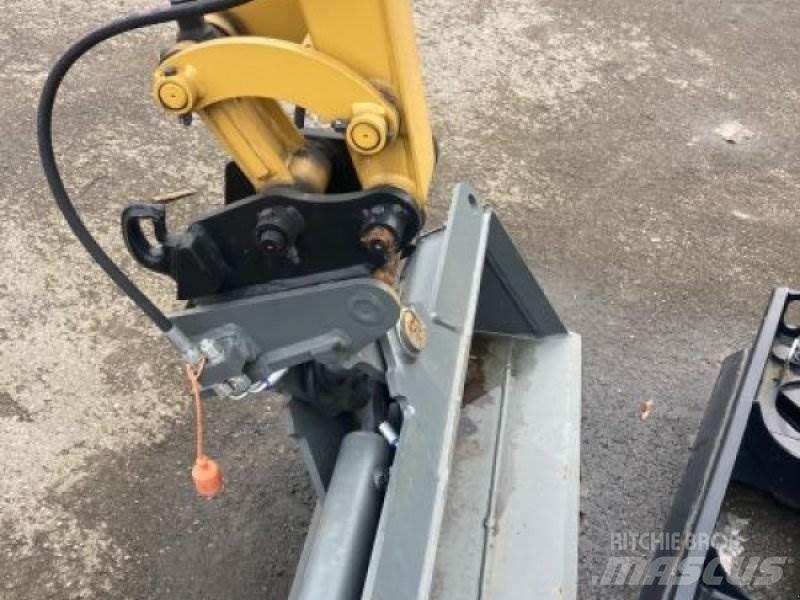 CAT 301.8-05A حفارات صغيرة أقل من 7 طن (حفارات صغيرة)