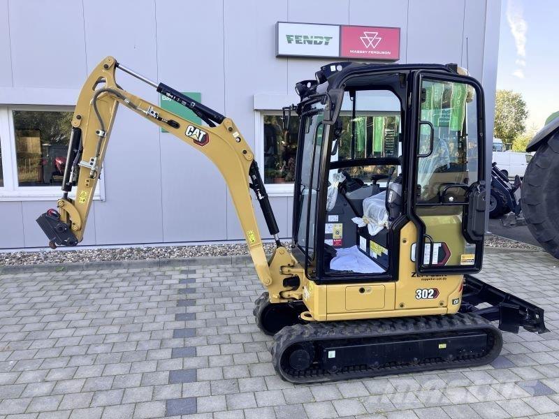 CAT 302CR-05A حفارات بعجل