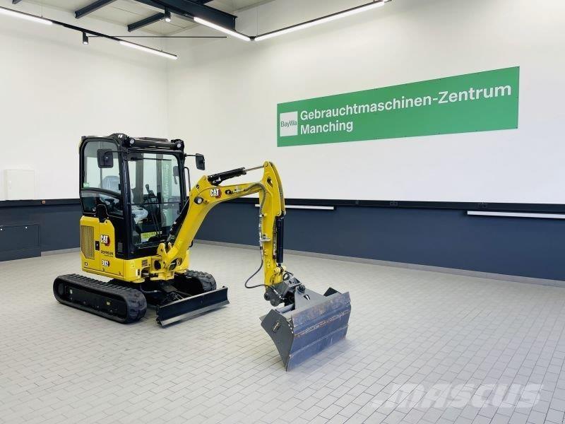 CAT 302CR-05A حفارات بعجل