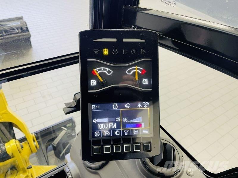 CAT 302CR-05A حفارات بعجل