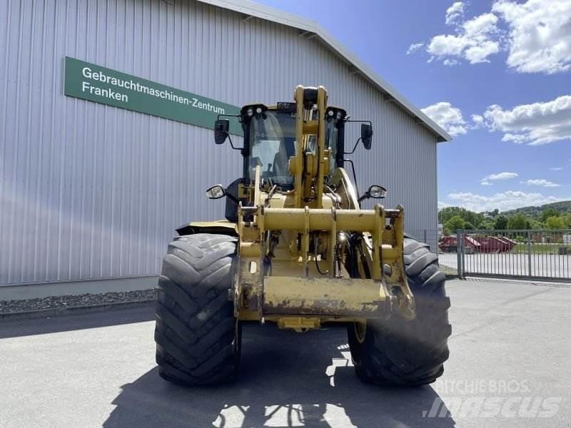CAT 938M لوادر بعجل