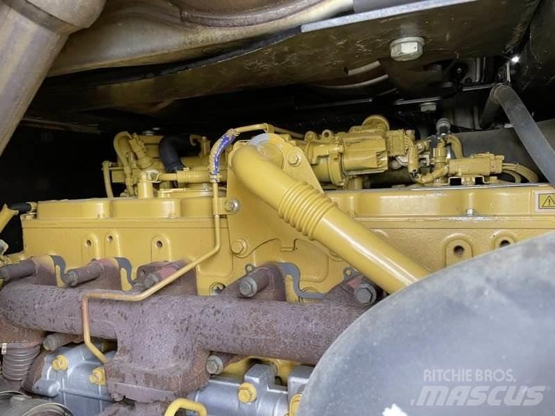CAT 938M لوادر بعجل