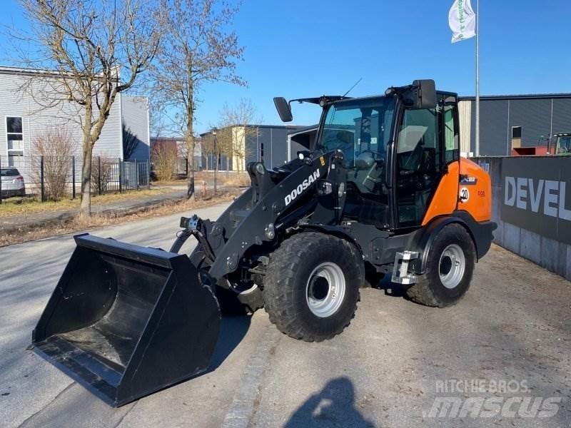 Doosan DL 80-7 لوادر بعجل
