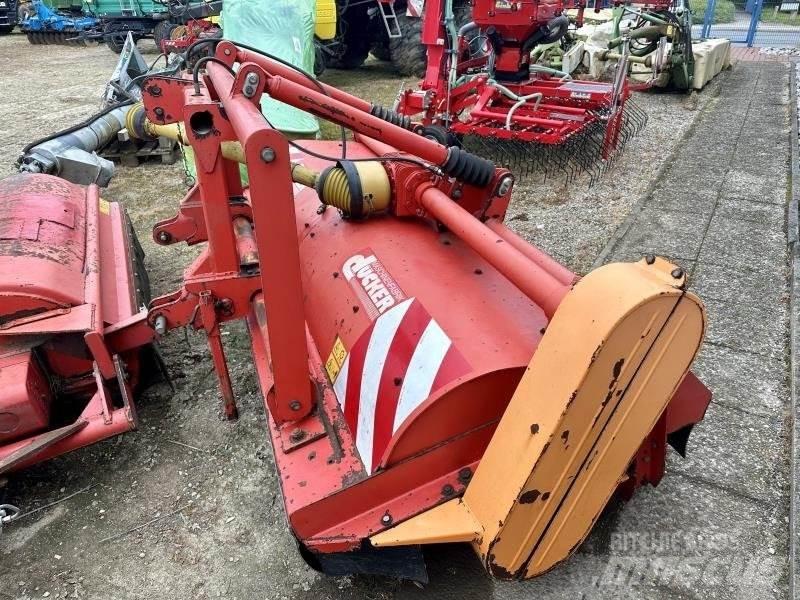 Dücker UM 27 خراطات سماد
