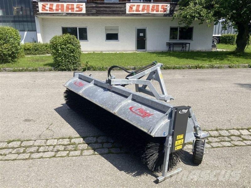 Fliegl TYP 700 كناسات