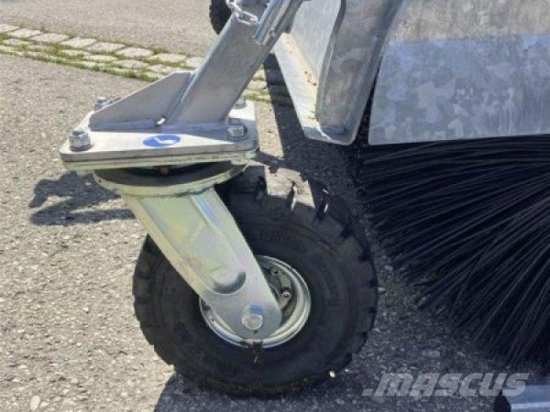 Fliegl TYP 700 كناسات