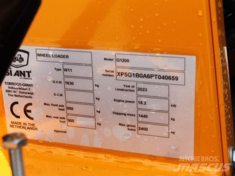 GiANT G 1200 لوادر انزلاقية التوجيه