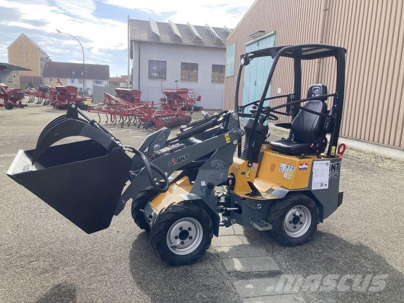 GiANT G 1200 لوادر انزلاقية التوجيه