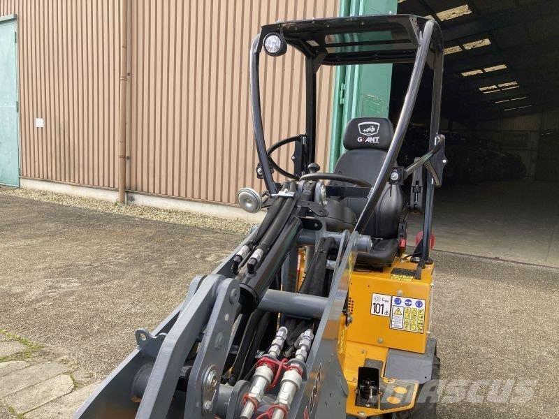 GiANT G 1200 لوادر انزلاقية التوجيه
