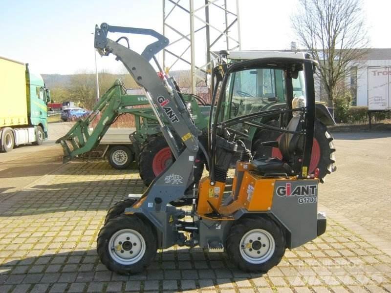GiANT G1200 لوادر انزلاقية التوجيه