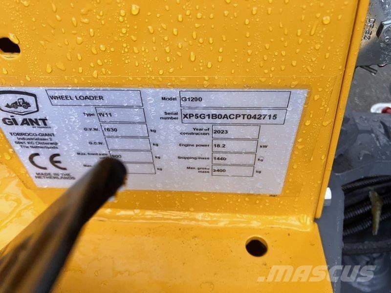 GiANT G1200 لوادر انزلاقية التوجيه