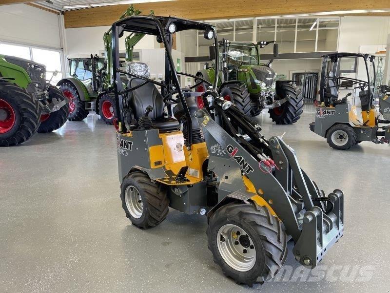 GiANT G1200 HD لوادر انزلاقية التوجيه