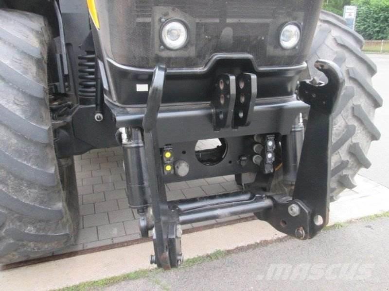 JCB 8330 الجرارات