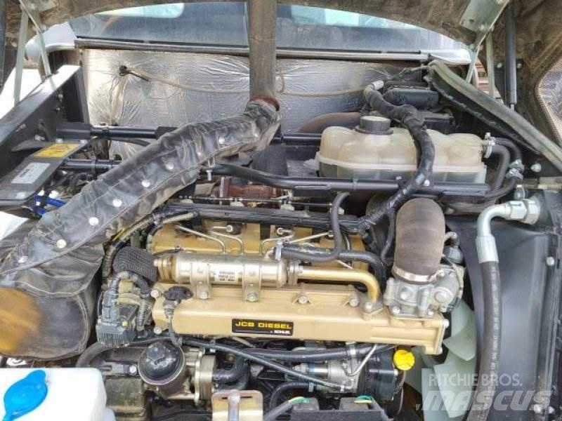 JCB TM 220 لوادر بعجل